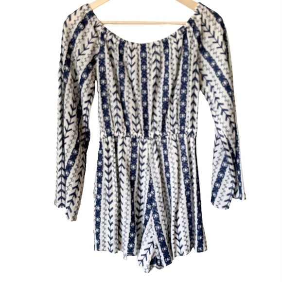 CUPCAKES AND CASHMERE Boho Navy White Embroidered Short Romper Size Medium - Picture 7 of 10